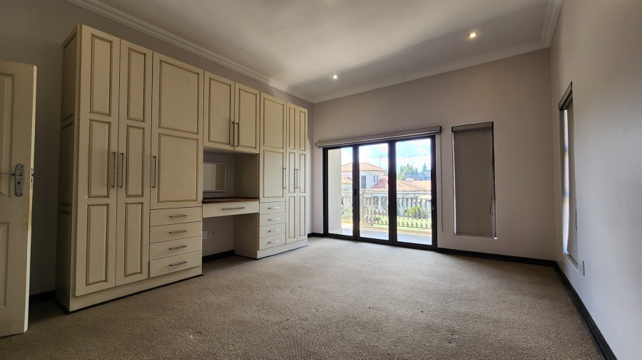 To Let 6 Bedroom Property for Rent in Tuscany Ridge North West